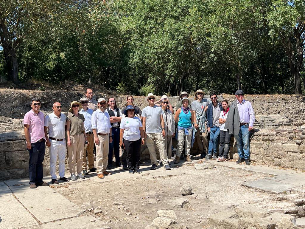 PLinIstanbul's tweet photo. #Polonya Büyükelçisi M. Lang ve Başkonsolos W. Leśniak, #Küçükçekmece'de Bizans #Bathonea kalıntılarına ziyarette bulundu. 🏛️
@kou92official'den Prof. Dr. Ş. Aydıngün'ün liderlik ettiği projede, Polonyalı Prof. Dr. B. Stanisławski ve ekibi de 2014'den beri görev alıyor. 🇵🇱🤝🏻🇹🇷 https://t.co/2V5BVCqQFz