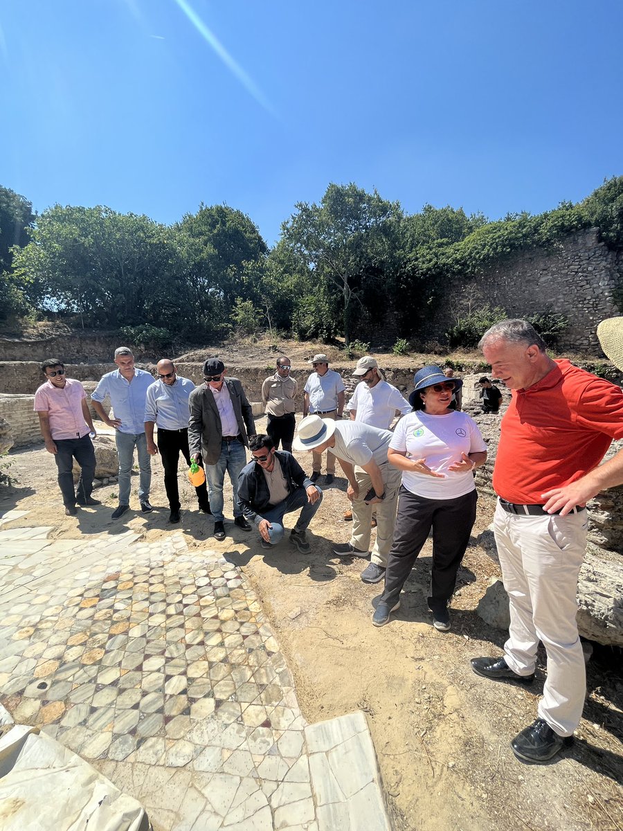 PLinIstanbul's tweet photo. #Polonya Büyükelçisi M. Lang ve Başkonsolos W. Leśniak, #Küçükçekmece'de Bizans #Bathonea kalıntılarına ziyarette bulundu. 🏛️
@kou92official'den Prof. Dr. Ş. Aydıngün'ün liderlik ettiği projede, Polonyalı Prof. Dr. B. Stanisławski ve ekibi de 2014'den beri görev alıyor. 🇵🇱🤝🏻🇹🇷 https://t.co/2V5BVCqQFz