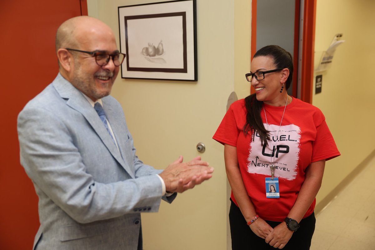 Day 5 of the new school year. Every opportunity to thank teachers and staff at schools that I visit is important. Gratitude for the work that they do every day! Sharing one of these moments with a very dedicated ESE specialist, Ms. Laiken ⁦<a href="/DavidLawrenceK8/">David Lawrence K8</a>. <a href="/MDCPS/">Miami-Dade Schools</a>
⁩