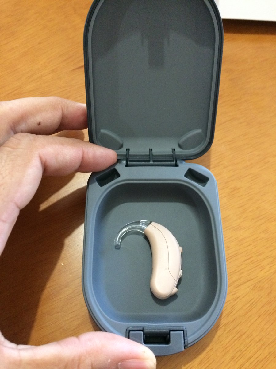 fhenriquesp's tweet image. Dias atrás eu fui agraciado por #PeterJordan em me ajudar com uma doação de 2.200 reais, a qual ajudou a mim para adquirir a compra de um novo aparelho auditivo. Hoje é dia da gratidão eterna, o aparelho esta comigo e estou muito feliz.  
Ao @peterjordan100 muito obrigado sempre!