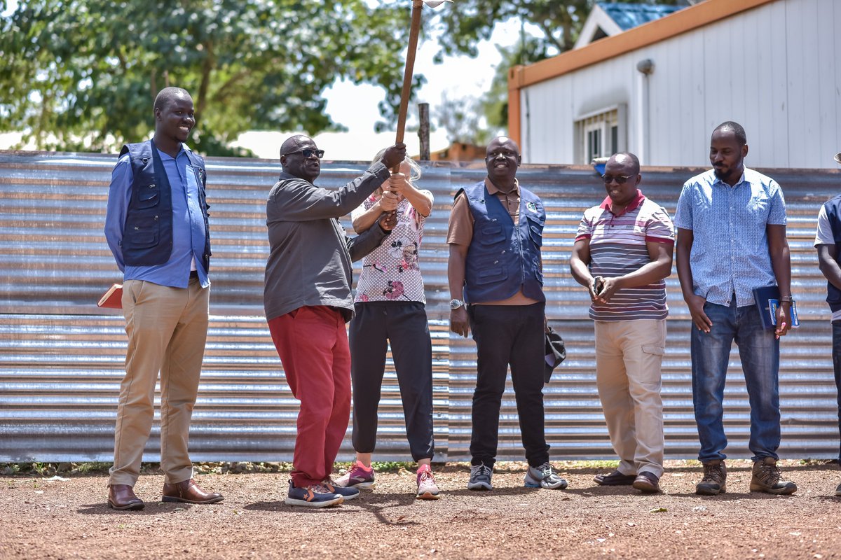 GIZWatSSUP's tweet photo. The handover to @UmbrellasWatsan is a key achievement in the implementation of #CRRF and the transition from humanitarian-led water supply to the #UtilityModel.
@giz_uganda @UNHCRuganda @OPMUganda @min_waterUg https://t.co/5a7Bwo7Otz