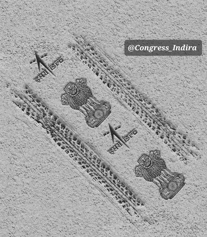 UttamUpdate's tweet photo. Image permanently imprinted on the surface of Moon today onward as Tyres of rover has this imprint, as there is no air on moon hence these marks will be forever.

#Chandrayaan_3 #Chandrayaan3Landing #Luna25 #Chandrayaan3 #MissionMoon #Moon #orbit #ISRO #NASA #Chandrayaan3Mission https://t.co/ZgCyzSpol8