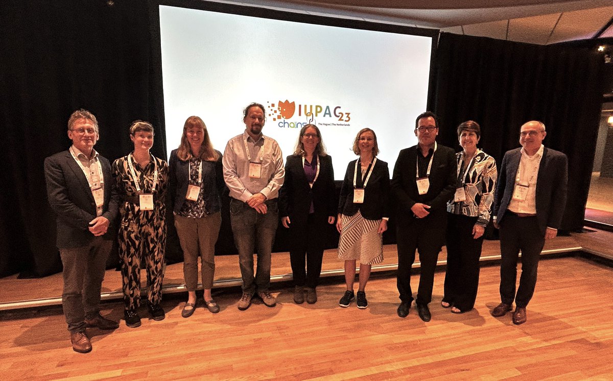 At the World Chemistry Leadership Meeting #WCLM2023 today, moderated by @BWeckhuysen! 

#SpeakersPhoto @FeringaLab, @SuperScienceGrl, @HennieValkenier, @LauraLeeMc @IUPAC2023 @IUPAC #iupacchains2033 #IUPACCHAINS2023 

iupac2023.org/wclm/