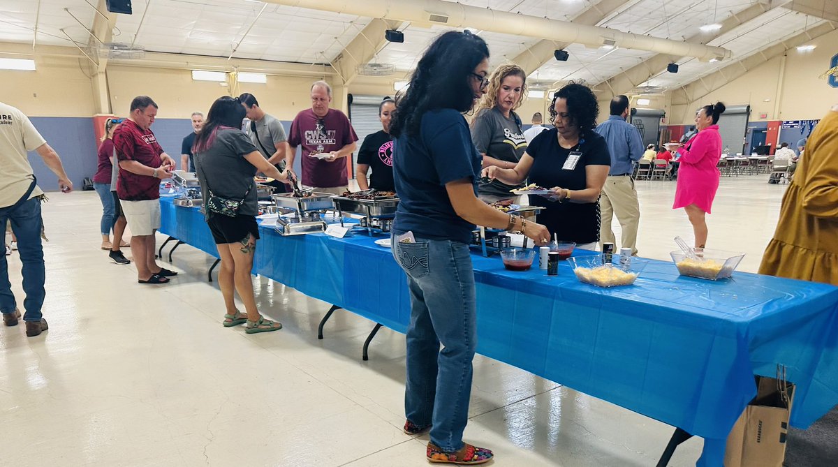 ASTA bringing home the BACON! THANK YOU for feeding our teachers this fine morning! <a href="/OCJenn_Bishop/">Jennifer Bishop</a> <a href="/AgMag_NISD/">Agriculture Science & Technology Academy NISD</a> <a href="/OCRobMartinez/">Robert_Martinez</a>