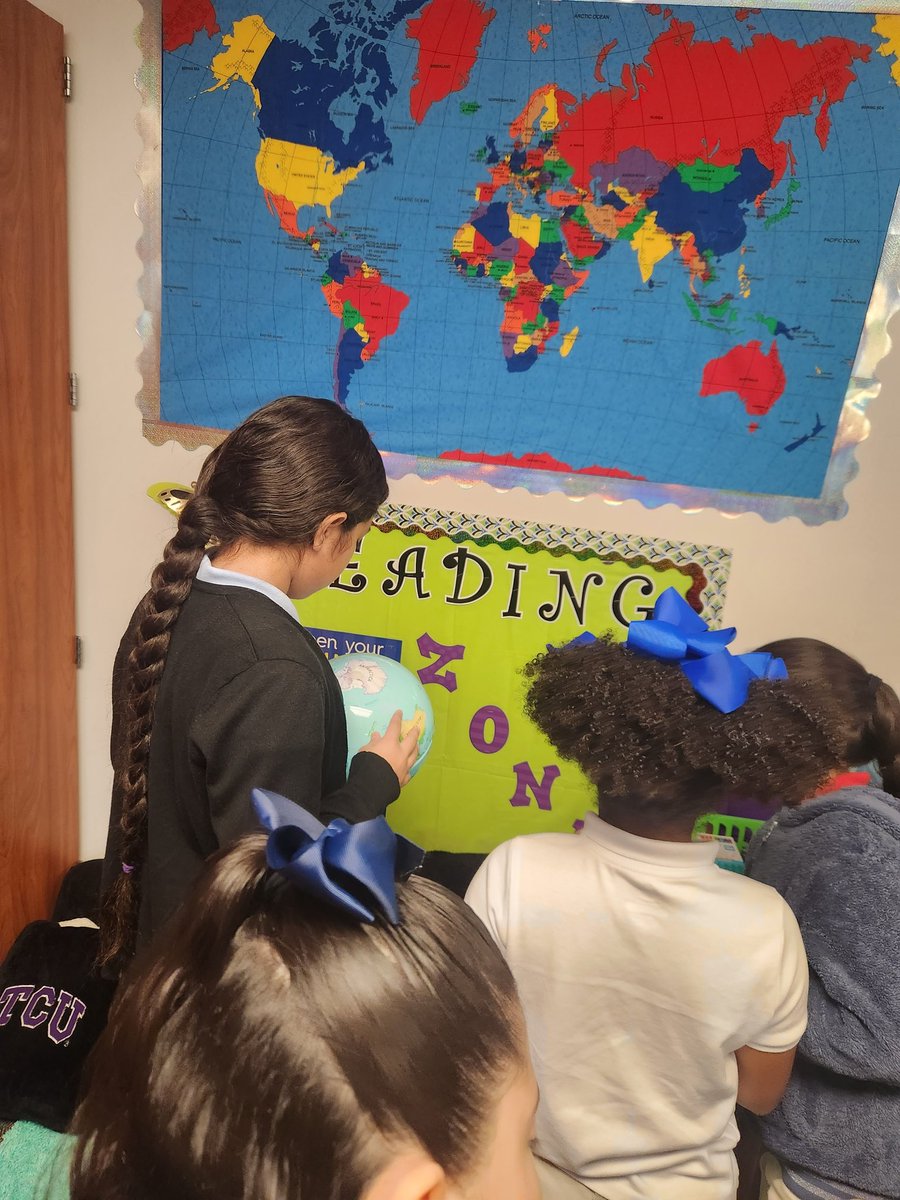 bigsrmz's tweet photo. 🎶We have the whole world in our hands🎶 #LearningisFun #socialstudies @WTHanes @DumbleNutt https://t.co/HBmzTiSPBY