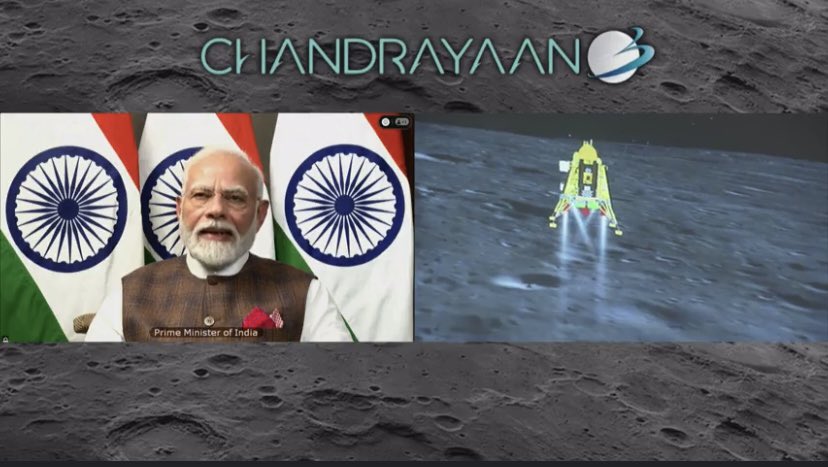 GopalJeeyis's tweet photo. 🇮🇳🇮🇳🇮🇳🇮🇳
मुझे भारतीय के साथ साथ एक वैज्ञानिक होने पर गर्व है । आज #ISRO ने, भारत के वैज्ञानिक ने एक और कीर्तिमान हासिल किया है । हम चंद्रमा के सतह पर सही तरीक़े से उतर गये हैं । आप भी हमारे देश के सच्चे हीरो को बधाई दे सकते है🇮🇳🇮🇳
बधाई हो@isro  
#Chandrayaan3Landing #ISRO #Indian https://t.co/1CvLaXhp9R