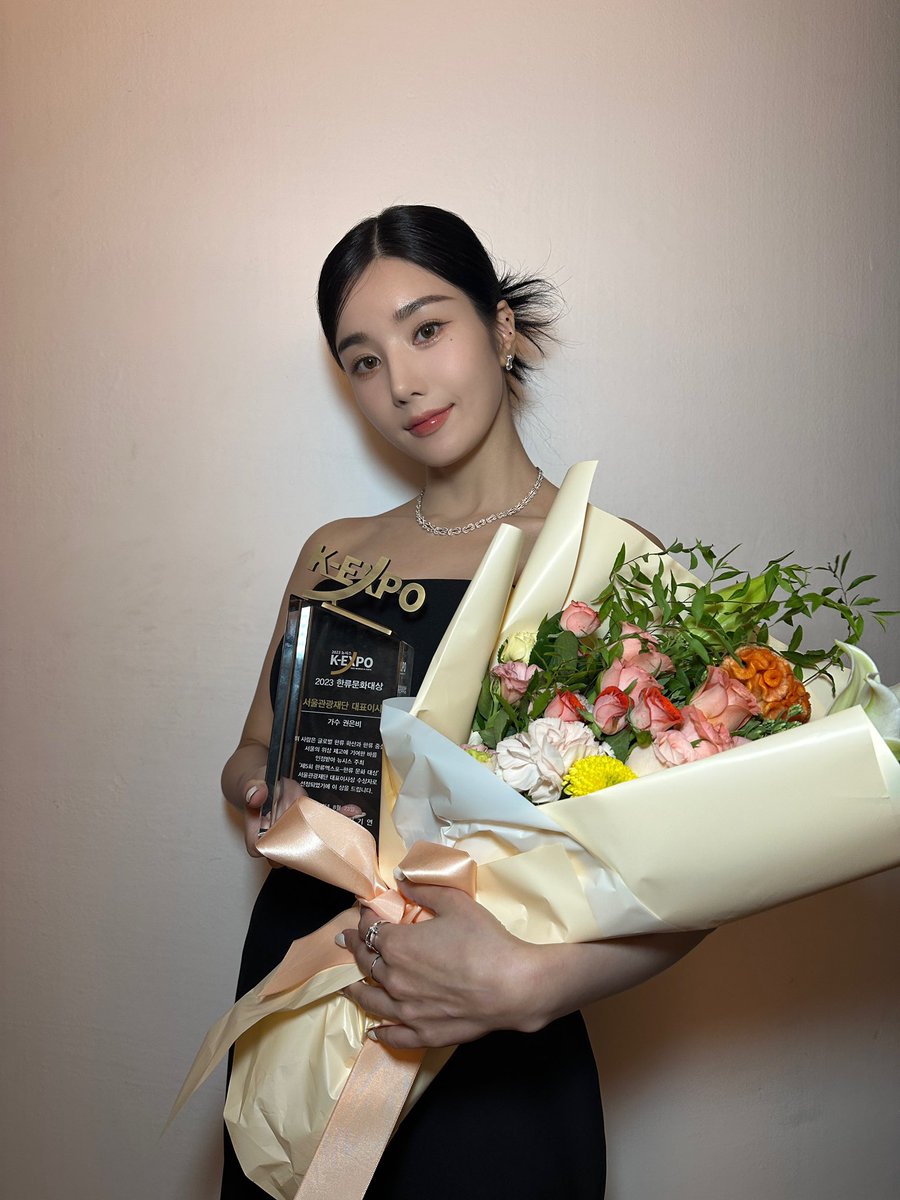 권은비 (KWON EUNBI) tweet media