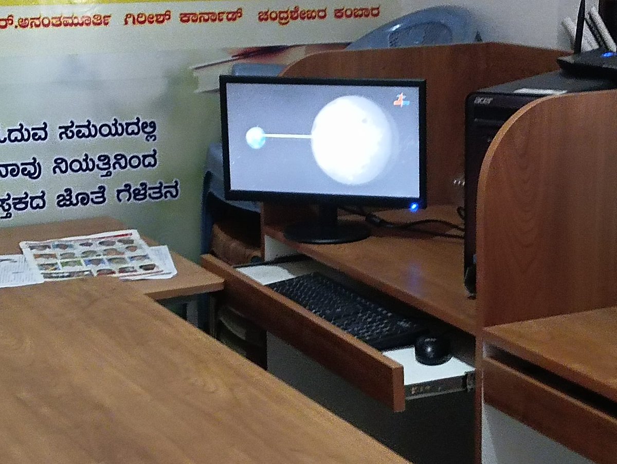 MalurTps's tweet photo. ದೇಶದ ಹೆಮ್ಮೆಯ ಇಸ್ರೋ ಸಂಸ್ಥೆಯ  ಚಂದ್ರಯಾನ-3 ಲ್ಯಾಂಡರ್  ಚಂದ್ರನ ಮೇಲೆ ಲ್ಯಾಂಡಿಂಗ್ ಆಗುವ ಐತಿಹಾಸಿಕ ಕ್ಷಣವನ್ನು ಮಾಲೂರು ತಾಲ್ಲೂಕಿನ ಗ್ರಾಮೀಣ ಗ್ರಂಥಾಲಯಗಳಲ್ಲಿ ನೇರ ಪ್ರಸಾರ ಮಾಡಿದ್ದು, ಗ್ರಾಮೀಣ ಭಾಗದ ಮಕ್ಕಳು, ಸಾರ್ವಜನಿಕರು ಕಣ್ತುಂಬಿಕೊಂಡು, ಸಂಭ್ರಮಿಸಿದರು. @ZP_Kolar @readingkafka @RDPR_PRS https://t.co/XKvbbuHVhl
