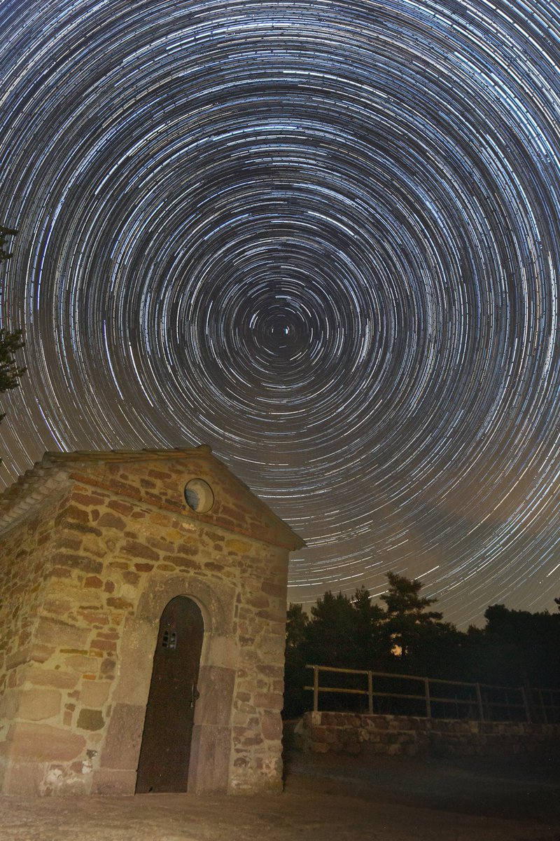 sausalito67's tweet photo. Ermita de Sant Roc a #Prades, lloc perfecte per practicar #astrofotografia #Astrophotography https://t.co/Q5nIfnCPAJ