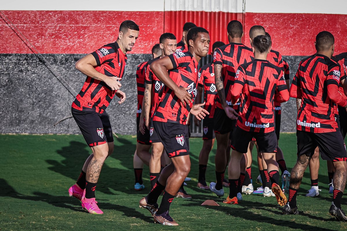 MatheusSales's tweet photo. Dia de trabalho visando o jogo importante do fim de semana! Vamos @ACGOficial 🔴⚫️ https://t.co/LO9reQsoNY