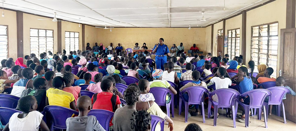 HURIA joined the @NPSOfficial_KE Mikindani police station @ngaosKE in sensitizing youth, school girls & boys in the Bangladesh community of Mombasa on the prevention and reporting of #SGBV and children's rights. #SDG5 #Childrensrights #ForEveryChild