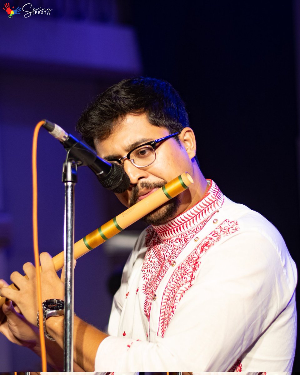 springfest_kgp's tweet image. Flowing with the enchanting Album 2 of Day 0, Spring Fest witnessed one of the finest classicals of all time. The day was graced the profound symphonies of Nikhil D'Souza and other great artists leaving inevitable memories for the future.

#day0 #springfest #Album #Memories