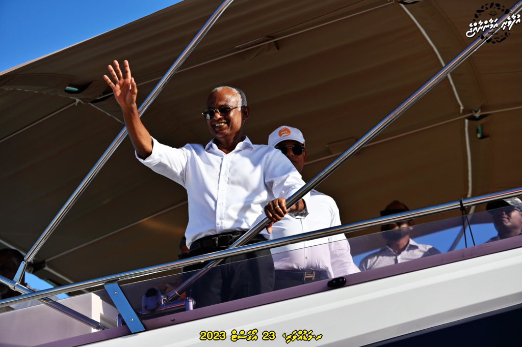 Wahdhaan's tweet photo. ރ.މަޑުއްވަރި📍
MDP Presidential Candidate President Ibu campaigns in Maalhosmadulu Uthuruburee #Maduvvari
3️⃣☑️ 🟨🟩🟧
#IbuAslam2023
#UfaaveriAmaanRaajje
#BuneeNuvaaney
#votemdp
@MDPSecretariat @SecretariatMDA @AdhaalathOffice https://t.co/4neEUYzGTM