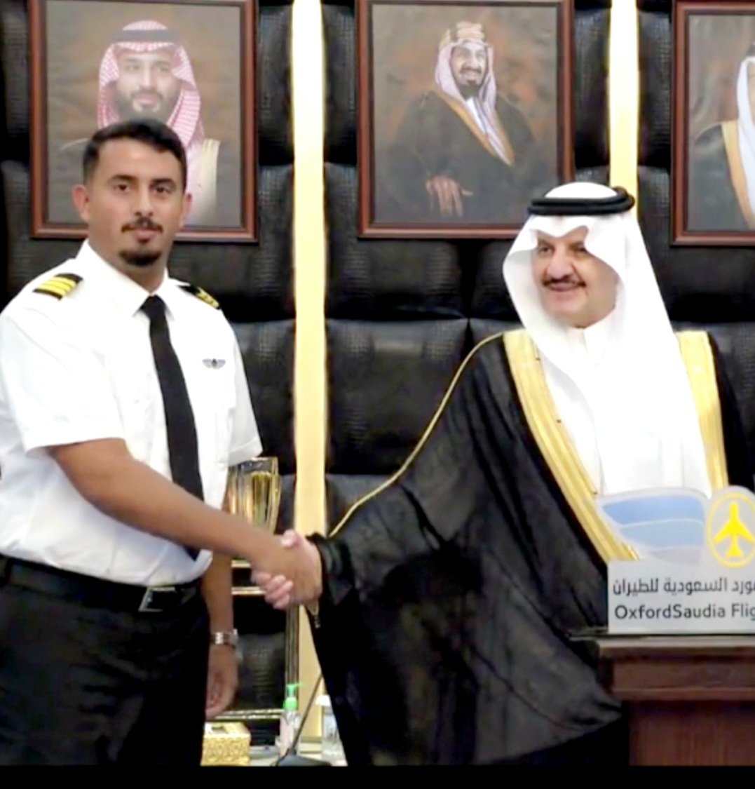ss1aoo's tweet photo. ألف مبروك أخينا الغالي 
علي بن حمد آل سلطان   تخرج ابنك الكابتن طيار راكان  ، جعله الله مصدر فرحك وفخرك طول العمر .
- سعيد بن عبدالله بن نويهض 
- مجاهد بن عبدالله بن نويهض 
- نايف بن عبدالله بن نويهض 
@alihamad32 https://t.co/AE0prdsiKh