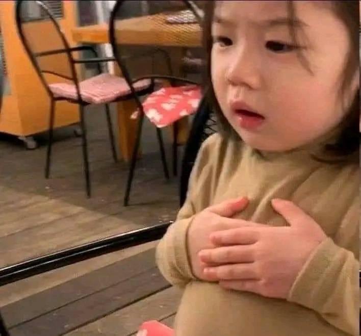 talk2veee's tweet photo. 🚨🚨🚨
Parents,when you eat out or hang out with your kids & they need to ease themselves, do not just point the toilet to them or continue eating & drinking.

 Follow them there,open the toilet cubicle and look inside to be sure all is well before you allow your kids go in.

Do not get to the toilet door and then wait outside while they go in. Go in and inspect first.

A mum took her kids to a park. Her daughter needed to ease herself and so she followed her to the toilet and looked inside, behold a man was in there waiting for a child!!! 

The section of the toilet was only for kids and the man was crouched somewhere inside the cubicle, waiting for  a child. 

The moment he saw the mum , he slipped out and was seen leaving the venue. He hadnt come there with any child at all! 

He either wanted to abduct a child or ra***pe the child!! 

please be careful with your kids.

Credit: Rita Ugwu.