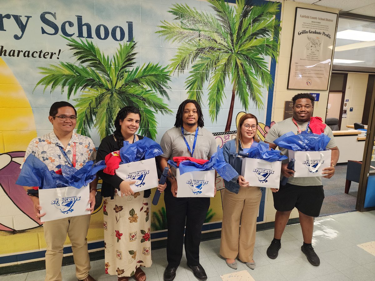 FESstingrays's tweet image. Our newest faculty and staff members receive their official Welcome SWAG bags today.