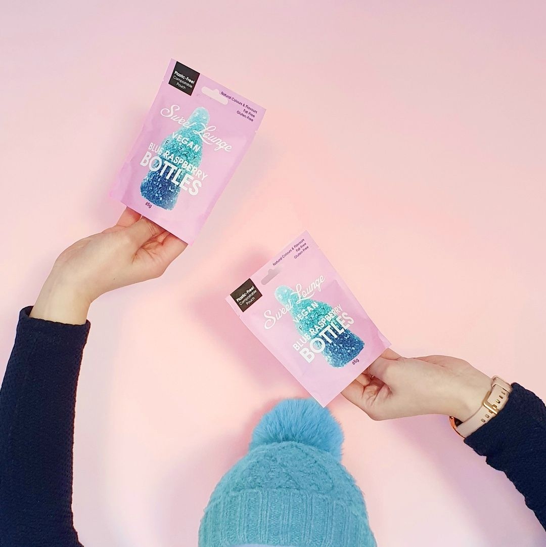 sweetloungeuk's tweet photo. Did you know our fizzy Blue Raspberry Bottles are an award-winning flavour? Crafted with love and sweetness, they are a piece of art for your taste buds, so why not try them today? 🍬

#vegansweets #vegan #chocolate #veganfood #plantbased  #glutenfree #vegantreats #vegandessert https://t.co/ZjQl6iflzT