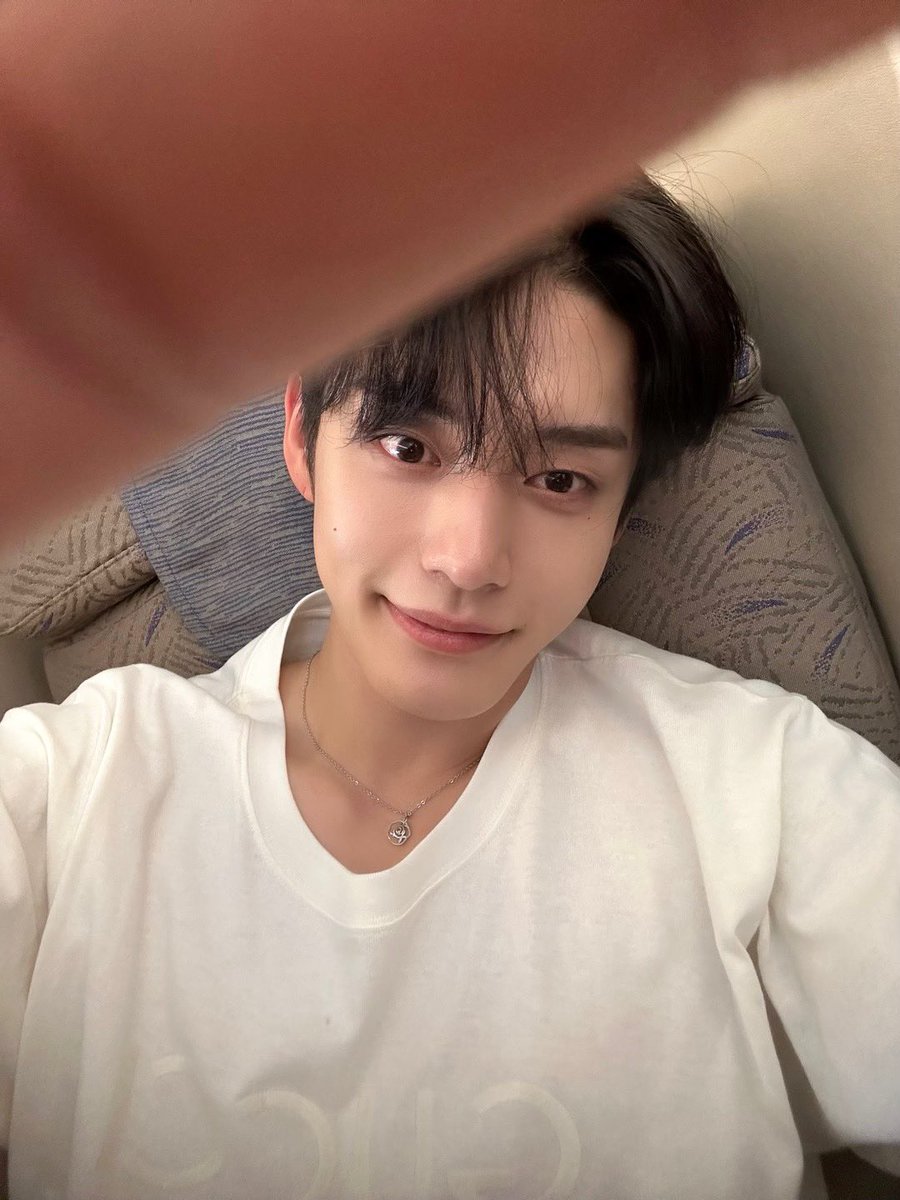 jwi2i4's tweet photo. 갈때랑 올때 보고용 비행기 사진 좋다.. https://t.co/kqXb2T2HeG