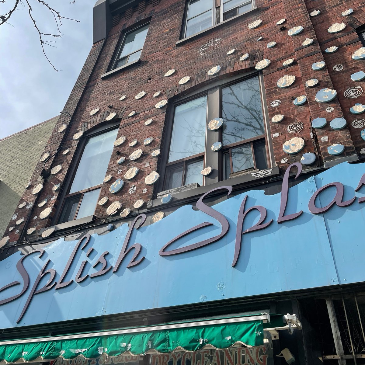 Rainy day vibes 🌧️ Grab your umbrella and come on down a hot drink or cozy meal at Little Italy.  💚🤍❤️

#tolittleitaly #littleitalytoronto ⁠#littleitalyto #tiamolittleitaly #tiamolittleitalytoronto #visitlittleitalytoronto⁠