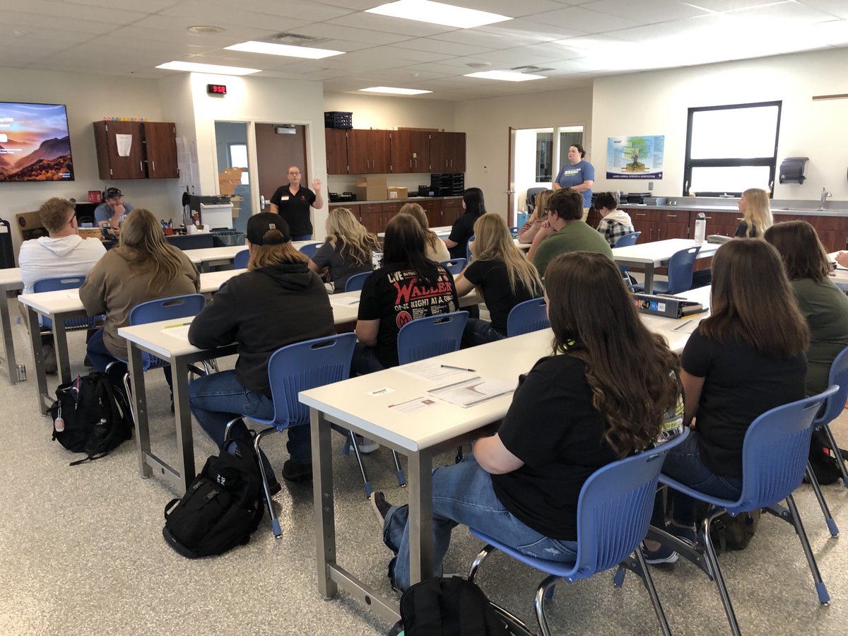 Great to have students back in the building. Many of our labs brought guest speakers in today to go over all the career options provided from participation in our labs. #MECTC #JOB #Advantage