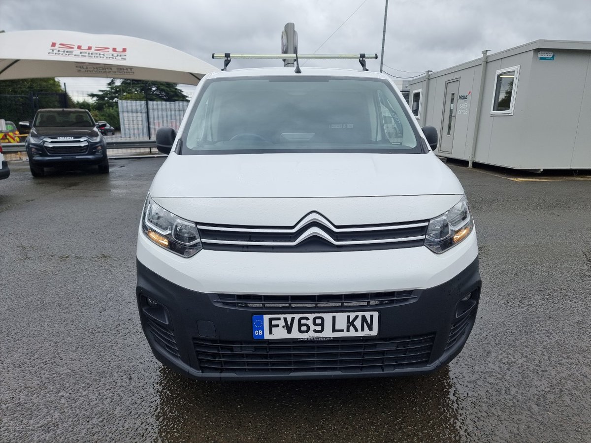 MotusSelectUK's tweet photo. 📢VAN OF THE WEEK📢

Used 2020 Citroen Berlingo, featuring:
❄️Air Conditioning 
🚪Side loading Door- Near Side
🛣️65,984 Miles
⭐12 Months Warranty and more!

Find out more➡️ https://t.co/r91RYX1zbx

#VanOfTheWeek #UsedVan #CitroenBerlingo #CitroenVans #ArrivingSoon #MotusSelect https://t.co/SMORz6bWoX
