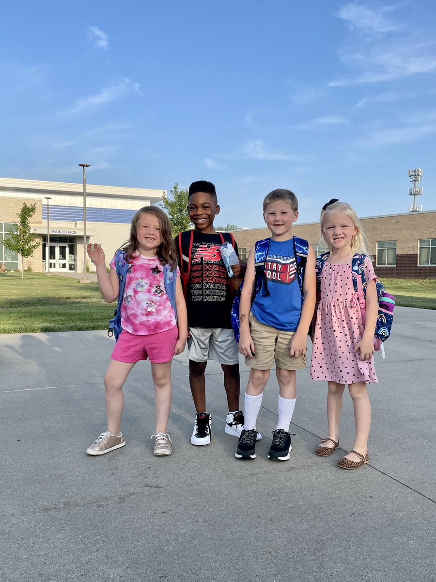 BF_District's tweet photo. Campus is buzzing this morning with the return of K-12 students! 🤩 #WelcomeBackBluejays! We’re glad you’re here! 👏👏

#WeAreBondurantFarrar 💙 https://t.co/nhemFkLPeY