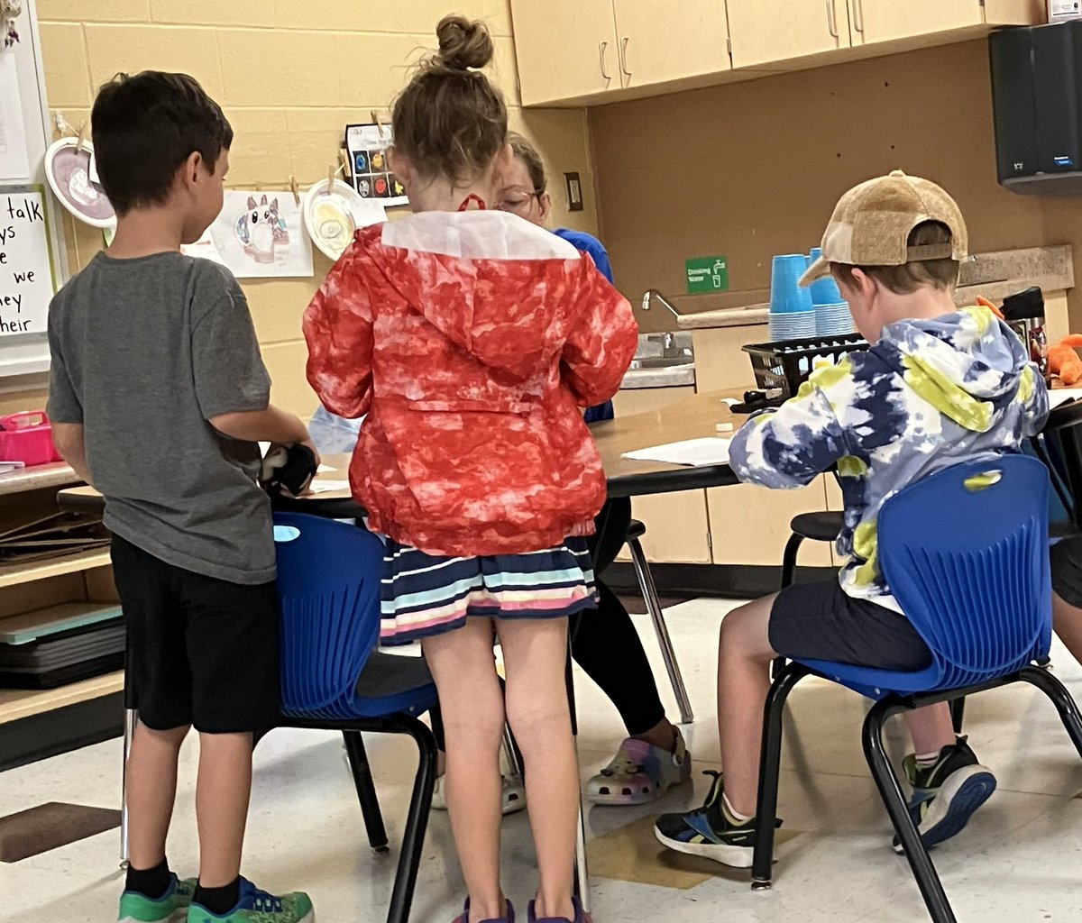 avivaloca's tweet photo. Loved walking into @ms_wasitis’ @HWDSBSummerCamp class today. Opportunities to read with students based on targeted #ufli lessons, while @ms_wasitis worked with a small group. ❤️❤️❤️ Apparently we moved to some math with ages too! 😂 https://t.co/p2ejuOhUfo