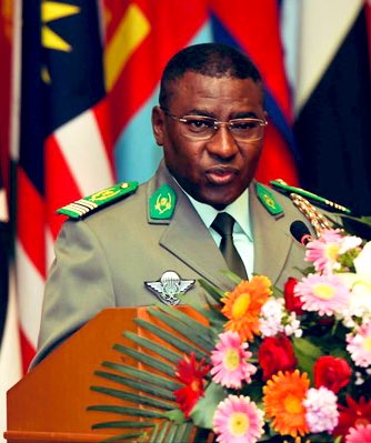 lsiafrica's tweet image. 🚨Putsch au #Niger : la fédération nigérienne de football annonce que ses clubs ne participeront pas aux compétitions de la @CAF_Online. Le colonel-major Djibrilla Hima alias Pelé, qui a participé aux coups d’état de 1996, 2010, et 2023, tient la #CEDEAO pour responsable de cette…