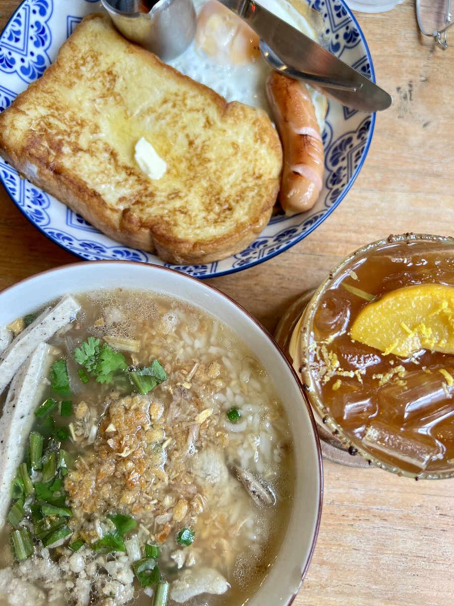 mewmew_meeowwww's tweet image. Hao Khaoyai ร้านคาเฟ่ในบ้านไม้เก่า บรรยากาศจีนๆ ที่มี all day breakfast (ลืมถ่าย ขนมครก) #Khaoyai #cafe