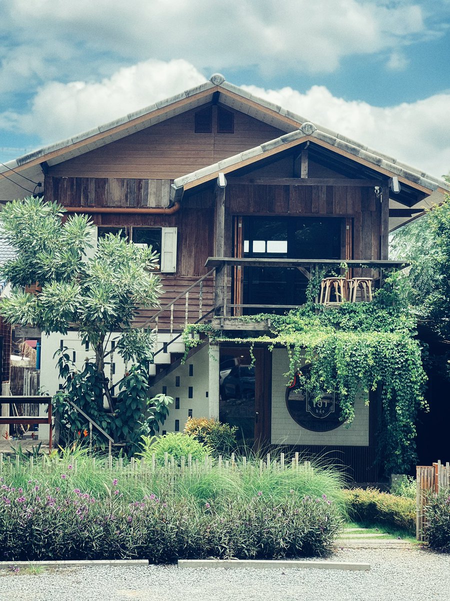 mewmew_meeowwww's tweet image. Hao Khaoyai ร้านคาเฟ่ในบ้านไม้เก่า บรรยากาศจีนๆ ที่มี all day breakfast (ลืมถ่าย ขนมครก) #Khaoyai #cafe