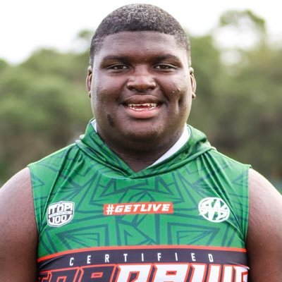 G'Nivre Carr, a rising star from Ocala, holds strong mutual interest with the nearby #Gators.

Just a sophomore at 6-foot-4, 330 pounds, Carr is already equipped with roughly a dozen Power Five offers, including one from #UF.

DETAILS: on3.com/teams/florida-… (On3+)
