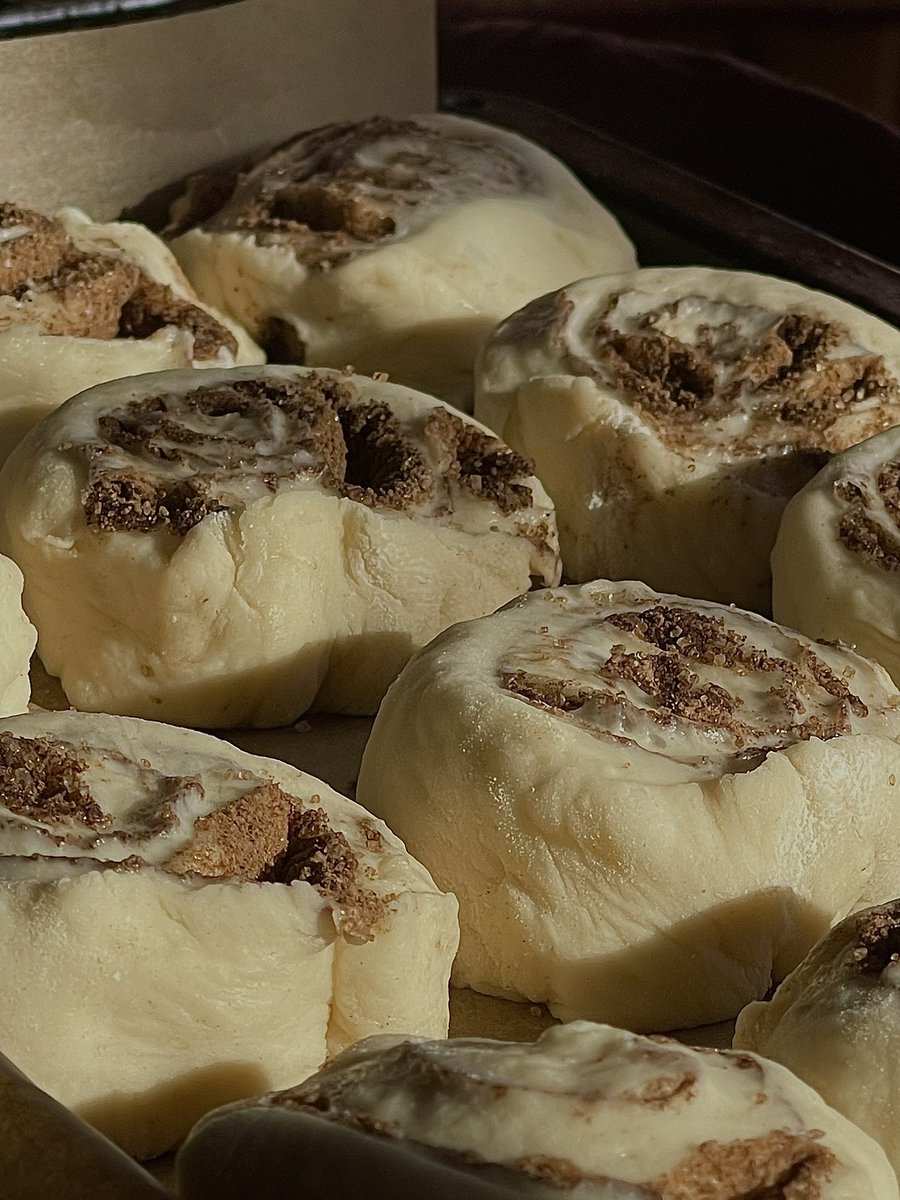 SomePinkStars's tweet image. Jetzt müssen sie nur noch mit Eigelb und Milch bestrichen werden und dann ab in den Ofen.😊