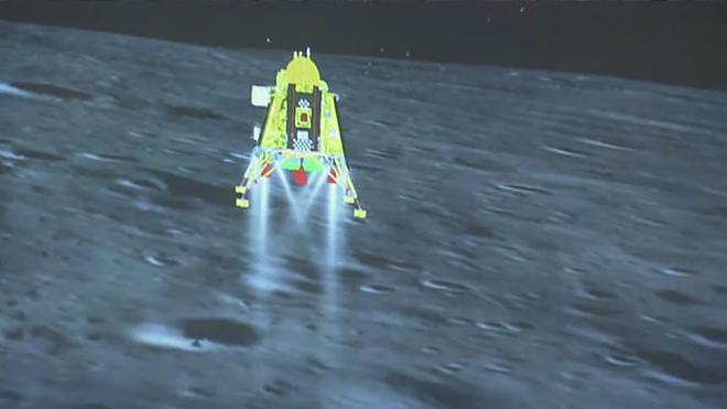 vineetkmi's tweet photo. Congratulations @isro !!
Thank you for making INDIA Proud!!
#ISRO
#softlanding #ProudMoment #Chandrayaan3 #LalSalaam #IndiaOnTheMoon #चंद्रयान_3 https://t.co/vjWY3LLgGv