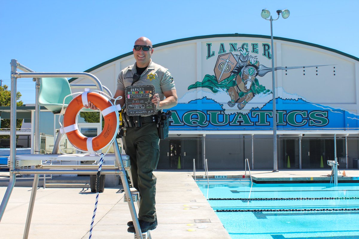 thousandoakspd's tweet image. Didn’t summer just start? 🤔 ☀️ How are we at the end of August already?! 
Summer came &amp;amp; went WAY too fast 💨 but our School Resource Officers are ready to jump into the 2023/2024 school year! 🎉 We wish everyone a wonderful and safe first day! 🎒📚📓📝 #FirstDayofSchool