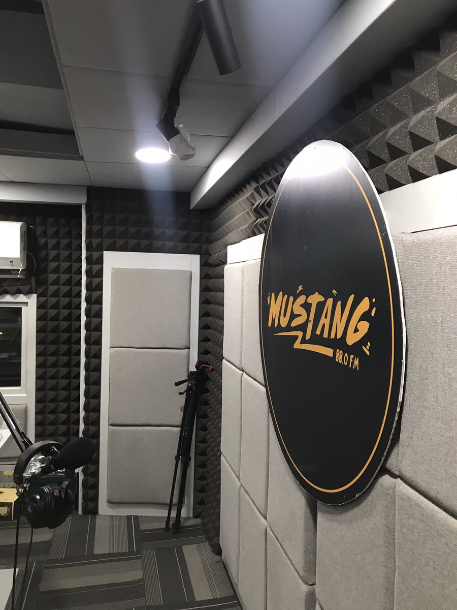 AAA seneng banget dapet signed album <a href="/ATEEZofficial/">ATEEZ(에이티즈)</a> !!! Thank you <a href="/MSTG88FM/">MUSTANG 88.0</a> <a href="/SonyMusicID/">Sony Music Indonesia</a> 🔥🙌🏽