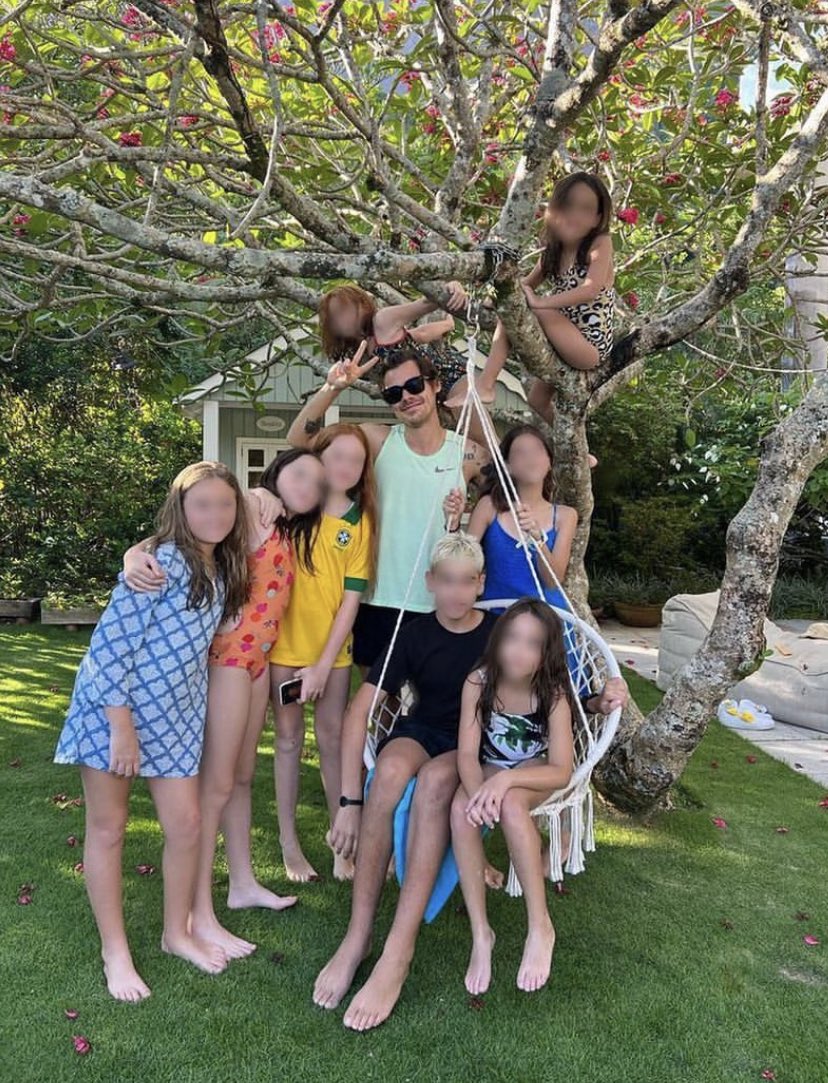 bestharrysbr's tweet photo. MEU DEUS?!

Foto não vista do Harry durante a sua passagem pelo Brasil, em dezembro! 🇧🇷 https://t.co/aarctRxk0M