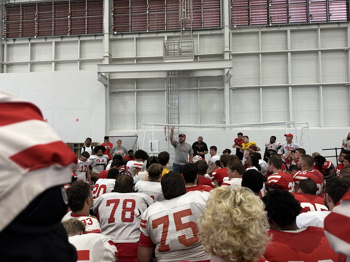WittFootball's tweet photo. Special thanks to Witt football alumni and 3x conference champ Mark Swope for visiting practice and talking to the team!!

#TigerUp
#Wittenberg
#D3FB https://t.co/J87AHS79Qk