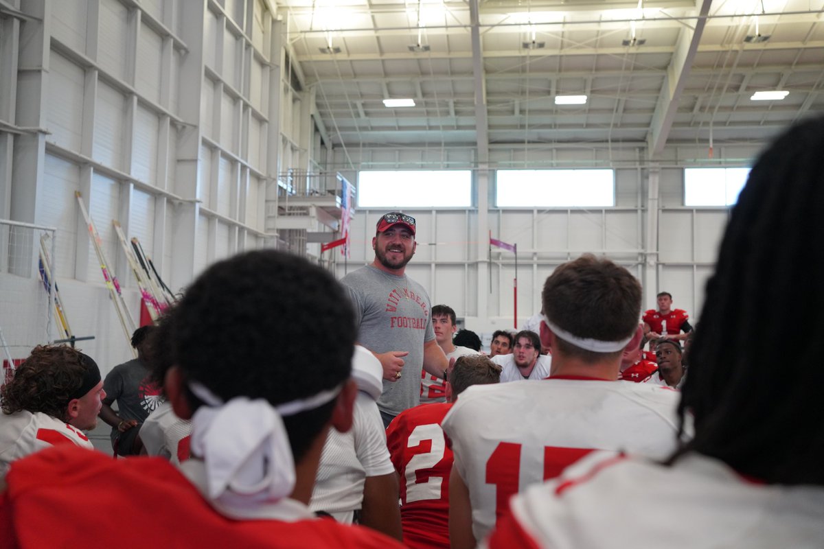WittFootball's tweet photo. Special thanks to Witt football alumni and 3x conference champ Mark Swope for visiting practice and talking to the team!!

#TigerUp
#Wittenberg
#D3FB https://t.co/J87AHS79Qk