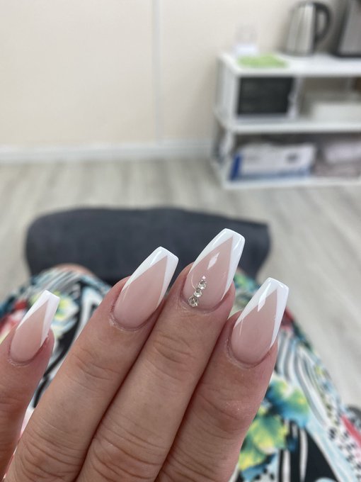 Nails done, now time for my pedicure! Get on my only fans for the finished feet pics 🦶 https://t.co/<a href="/tag/tights"class="tags"><span>#tights</span></a>