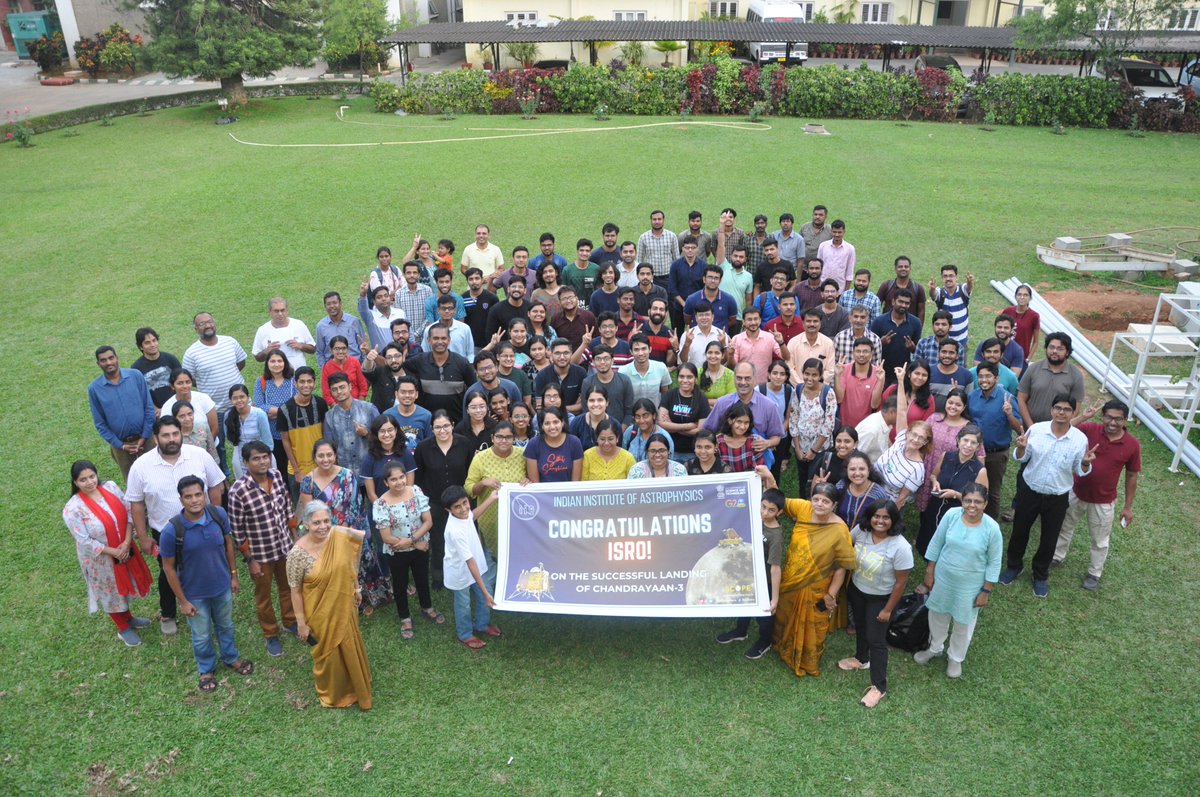 IIABengaluru's tweet photo. Congratulations @ISRO!

Everyone wanted a pic with the banner 😛

@dstindia @asipoec @fiddlingstars https://t.co/pE1qw7c5XO