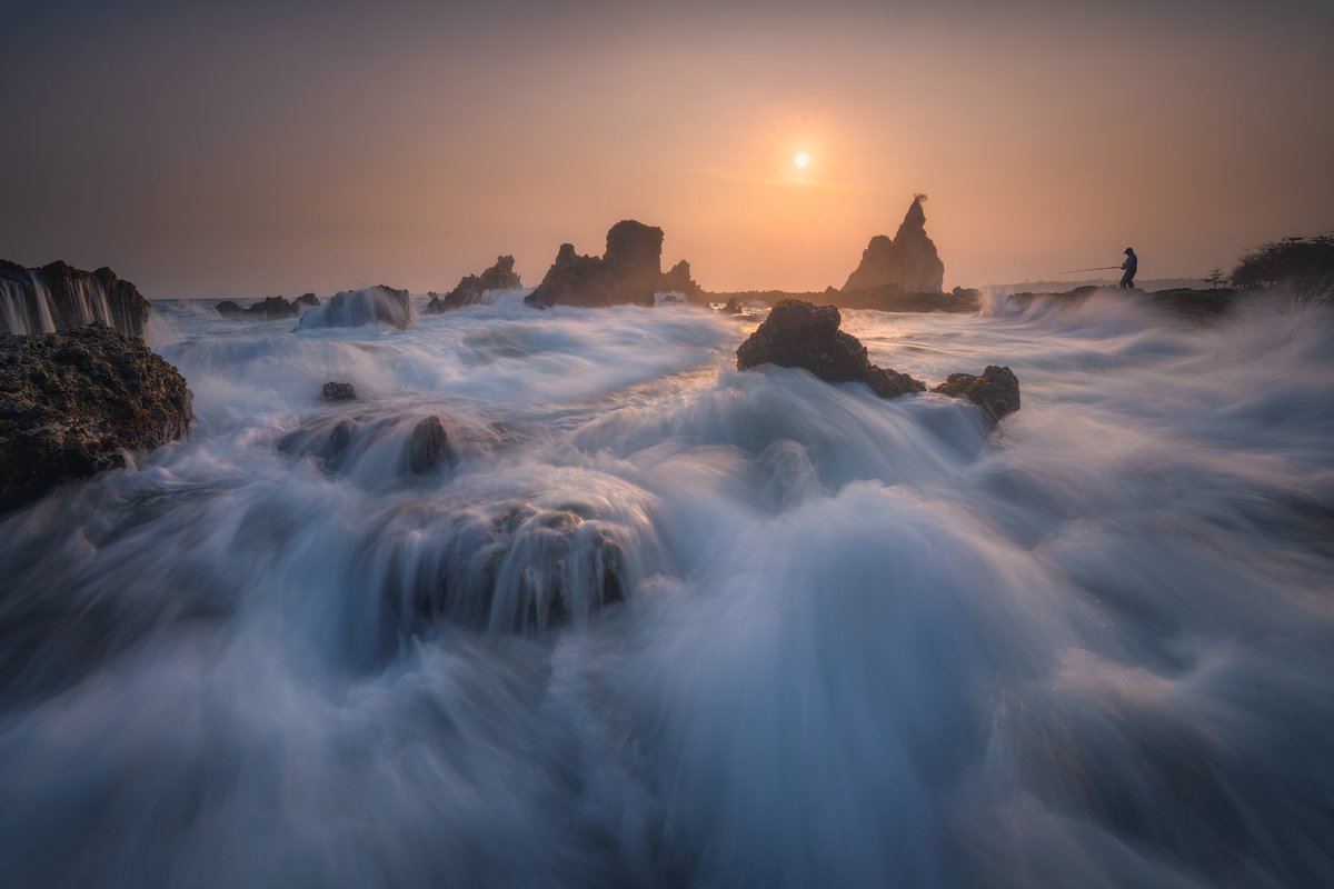 ChandraChung's tweet photo. Melukis Senja 🔥

📍Sawarna beach, Banten. Indonesia https://t.co/V2jLbW5bh3
