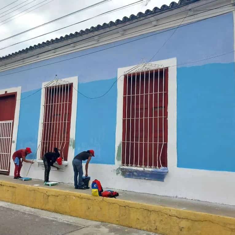 YO❤️CUMANÁ 
Seguimos avanzando en las jornadas de embellecimiento de nuestro hermoso Centro Histórico.
#ConsensoPorElBienestar
<a href="/NicolasMaduro/">Nicolás Maduro</a> <a href="/dcabellor/">Diosdado Cabello R</a> <a href="/pinfantea/">Pedro Infante A.</a> <a href="/nicmaduroguerra/">Nicolas Maduro Guerra</a> <a href="/gestionperfecta/">Carmen Meléndez</a>