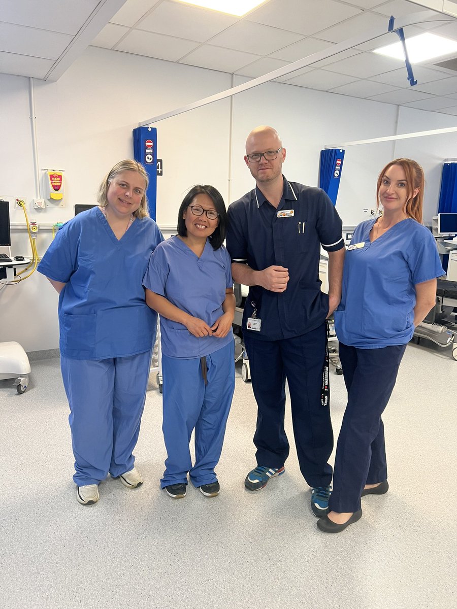 eviegracechalk1's tweet photo. More staff captured this afternoon on PACU, #gate34 #gate38 #gate36 @DosMyht #dossepsisday @RebeccaSaville4 @dunwell_liz https://t.co/EM0TgCmF20