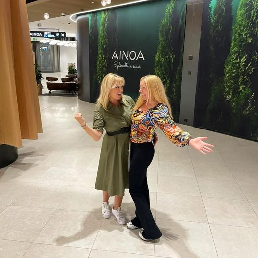 peppistunkel's tweet photo. Always a pleasure to meet with the fabulous @viiviavellan. We talked about collaboration between @SinakoCoaching and #ViiLeeSolutions & checked out our amazing new space in AINOA, were will soon offer you creative coaching and art by @MinnaPietarinen etc.
#sinako #ViiLee #espoo https://t.co/xVfBvsoUEo