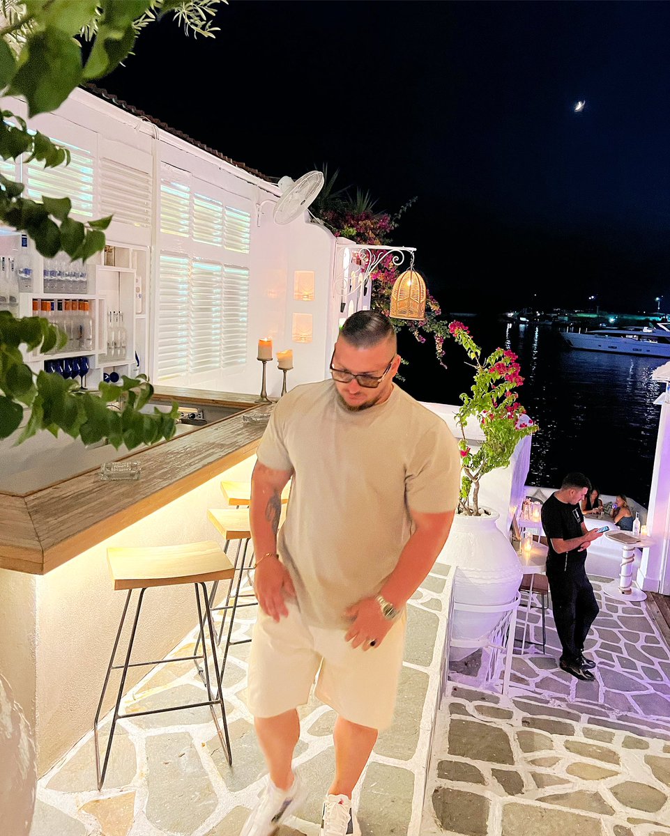 IliriTrainer's tweet photo. Kur asgje s’eshte e sigurt, gjithcka eshte e mundur.. ⚱️🌅🛖🏝️ https://t.co/rqVrY8cjbc