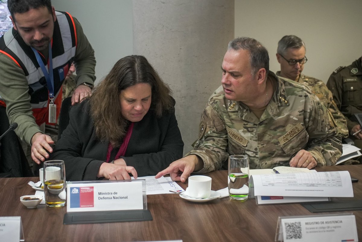 mindefchile's tweet photo. 📌La ministra @Mayafernandeza participó en una nueva reunión del Comité Nacional para la Gestión del Riesgo de Desastres (Cogrid) para reforzar las acciones por el #SistemaFrontal ✅

👉Se trasladará ahora a la región del Maule para apoyar y coordinar el despliegue en terreno ✅ https://t.co/BewXG868Ur