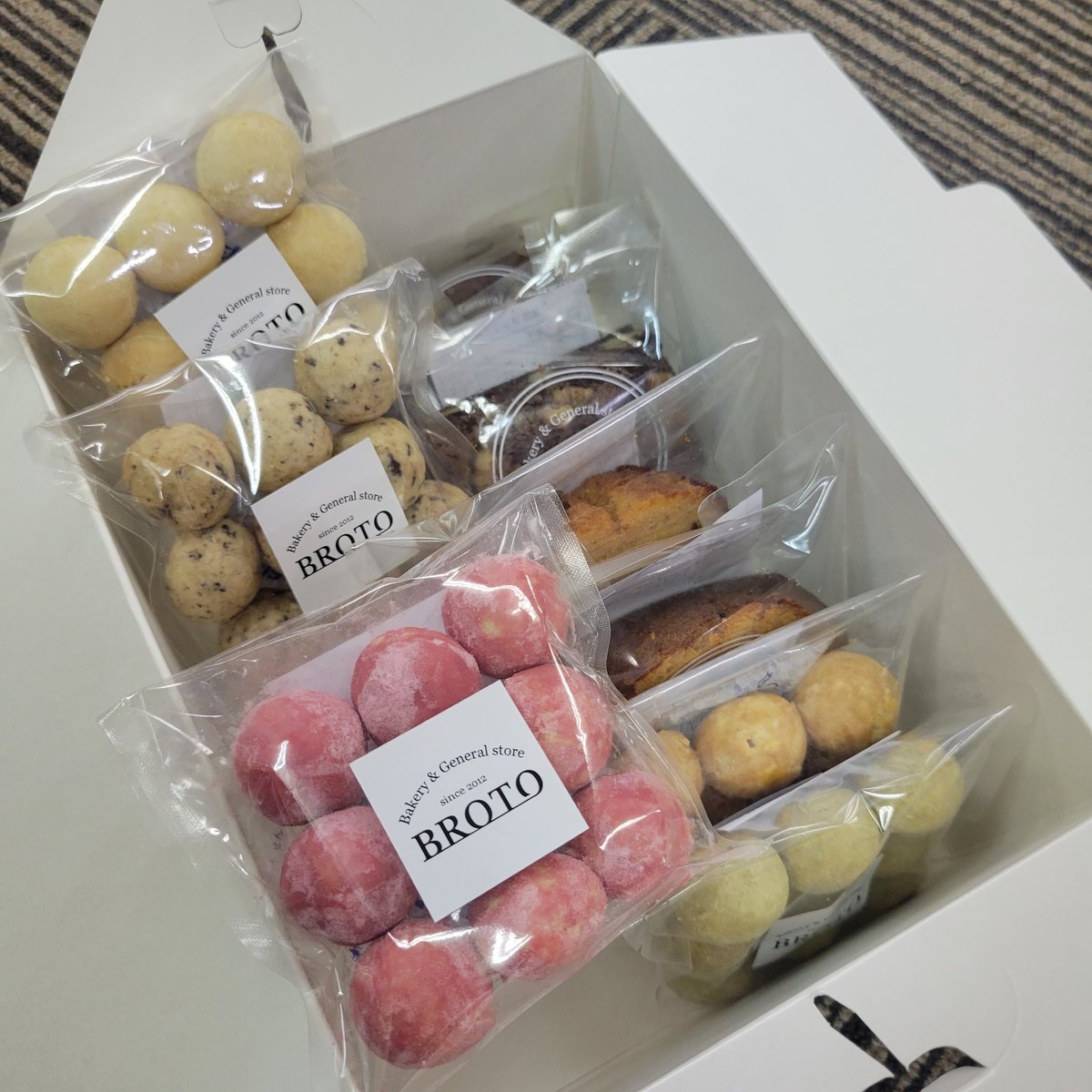 nobucomjp's tweet photo. 瑠亜那ちゃんがプロ修斗のセコンドのお礼にとわざわざお菓子を持ってきてくれました！
ありがとーーーー🥺🥺✨
今日もしっかり練習しました🤼‍♀️
共に強くなろう✊🏻 🔥
#TORAO30 #TORAOCOLORS⁡⁡⁡
#shooto0820 #peace_and_mosh #mobstyles⁡⁡⁡⁡
#プロ修斗 #修斗 #TKエスペランサ⁡
#総合格闘技 #MMA https://t.co/WRXxEfMmBk