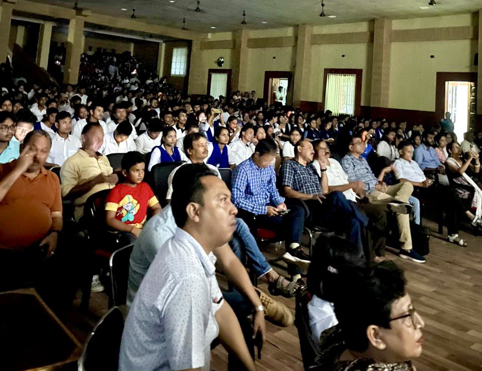 ranojpeguassam's tweet photo. Thanks @higherednassam that faculties and students of our colleges watched Chandrayaan- 3’s successful landing on moon in packed halls with pride and enthusiasm. I appreciate the initiative. @CMOfficeAssam https://t.co/S1wSzRcZZG