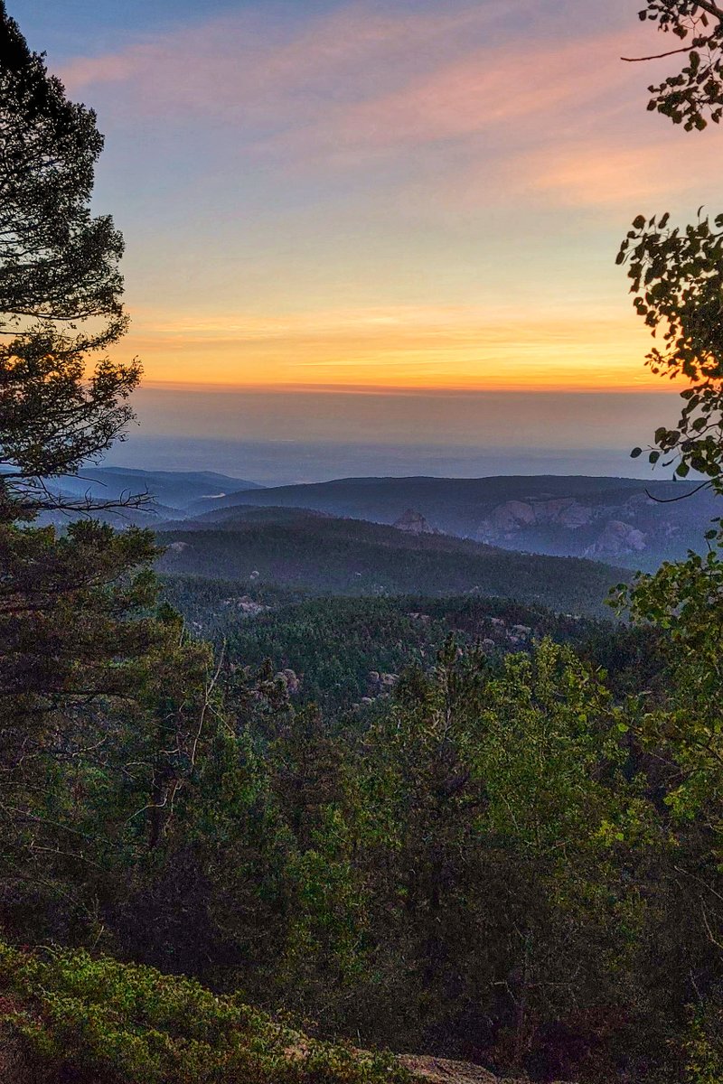 wander4insp's tweet photo. In between night and day.
Sometimes referred to as predawn, half-light, the blue hour, the small hours, twilight, or the twilight zone, when it is neither fully light nor fully dark, neither night nor day.
#DevilsHead #ColoradoHikes #Sunrise https://t.co/RZ2m7lBaj4