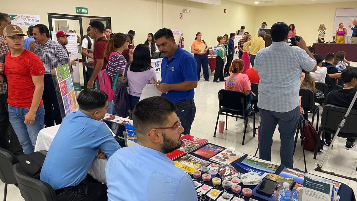PanchoVazqz's tweet photo. Gobierno de Sonora incorpora a más de 800 jóvenes sonorenses a la fuerza laboral, durante la Feria del Empleo.

¡Es nuestro compromiso garantizar empleos digno y de calidad!

Con el gobernador @AlfonsoDurazo hay cada vez más espacios de desarrollo para el bienestar de todos los sonorenses.

¡Buenos días!